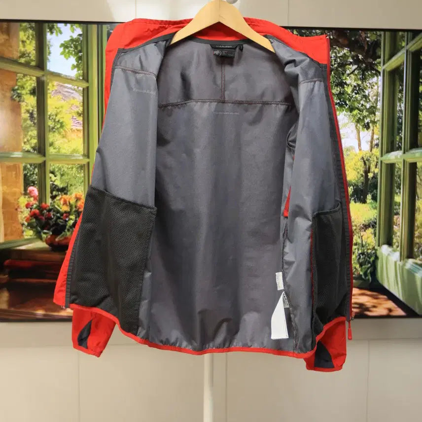[SOLD OUT] 마무트 바람막이 XL 가볍고 핏 좋고 미사용급
