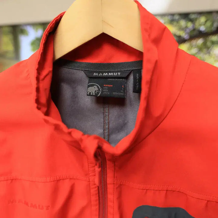 [SOLD OUT] 마무트 바람막이 XL 가볍고 핏 좋고 미사용급