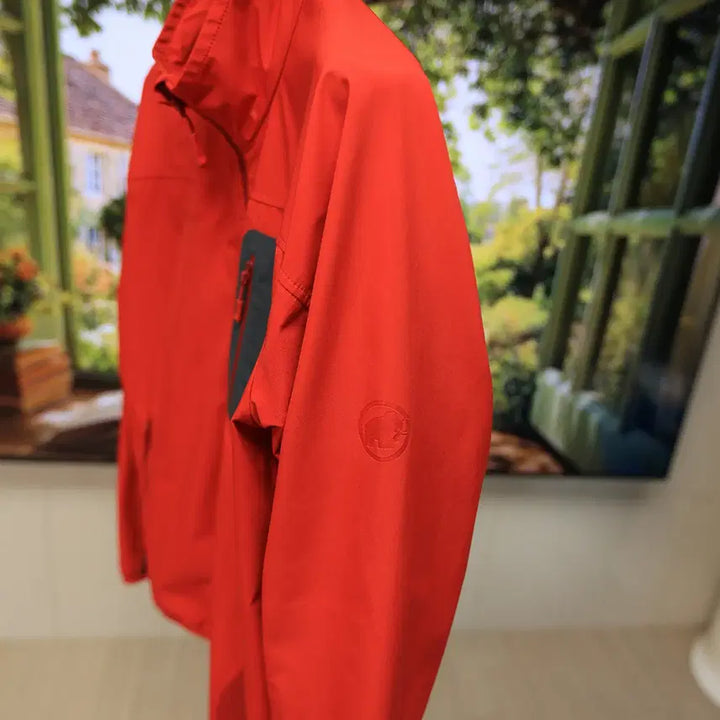 [SOLD OUT] 마무트 바람막이 XL 가볍고 핏 좋고 미사용급