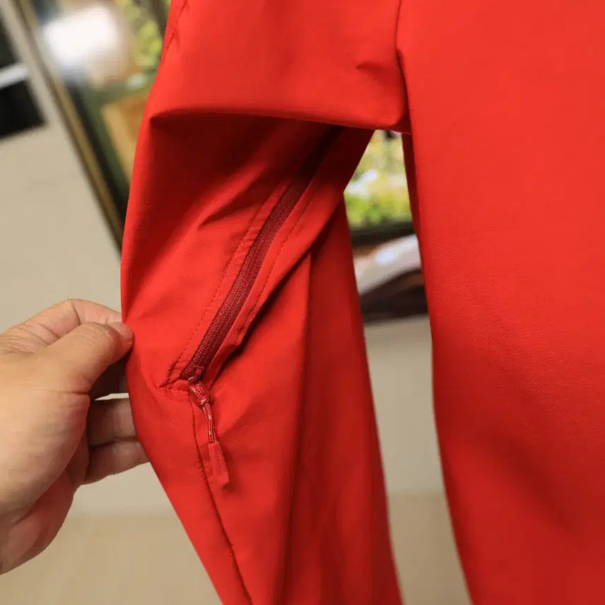 [SOLD OUT] 마무트 바람막이 XL 가볍고 핏 좋고 미사용급