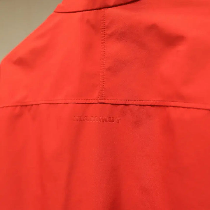 [SOLD OUT] 마무트 바람막이 XL 가볍고 핏 좋고 미사용급