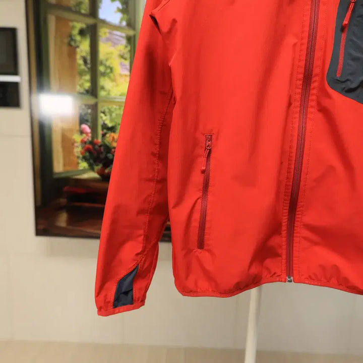 [SOLD OUT] 마무트 바람막이 XL 가볍고 핏 좋고 미사용급