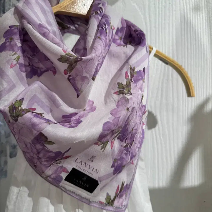 [BUNJANG] LANVIN COLLECTION Flower Petit Scarf / LANVIN 랑방 COLLECTION 플라워쁘띠스카프