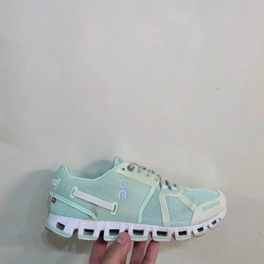 [BUNJANG] On Running Cloud 5 Pearl White (Discontinued) / [245] 온러닝 클라우드5 펄화이트ㅡ단종매물,최저가