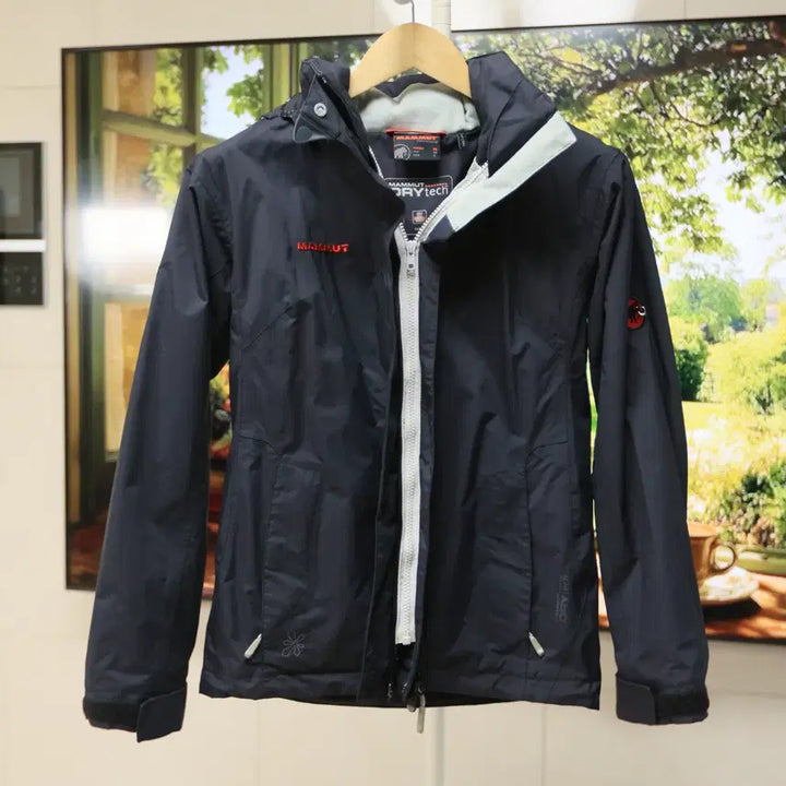 [SOLD OUT] 마무트 바람막이 핏 진짜 예쁜 라인/ 공용