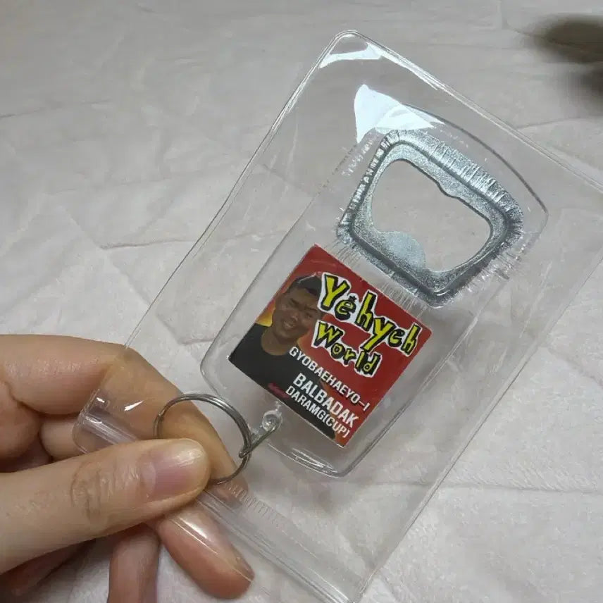[BUNJANG] YehYeh Bottle Opener Keyring / 예예 굿즈 병따개 키링