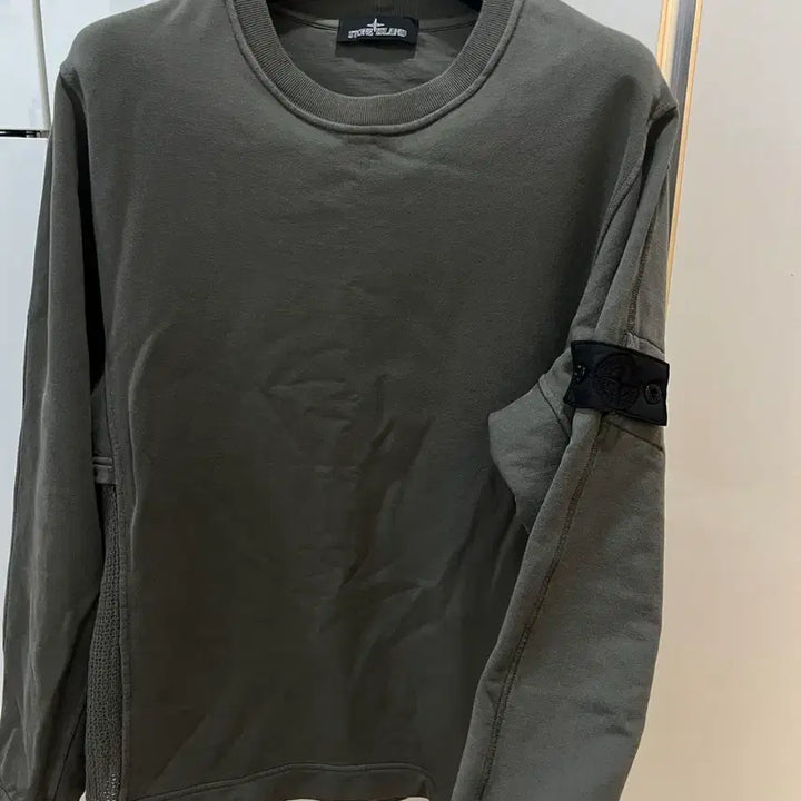 [BUNJANG] Stone Island Shadow Khaki Sweatshirt / 23fw 스톤아일랜드 쉐도우 카키맨투맨 105-107 (한정판)