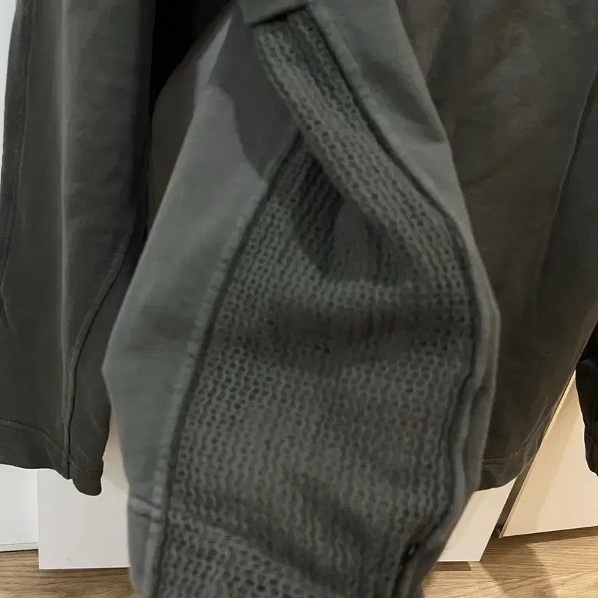 [BUNJANG] Stone Island Shadow Khaki Sweatshirt / 23fw 스톤아일랜드 쉐도우 카키맨투맨 105-107 (한정판)