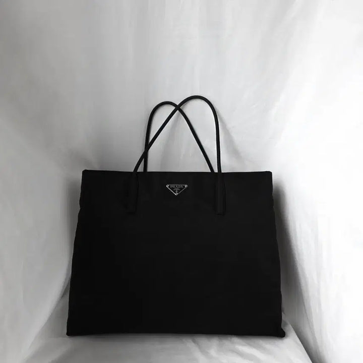 [SOLD OUT] [정품 PRADA] 프라다 직사각 나일론 토트백 여성 서류가방