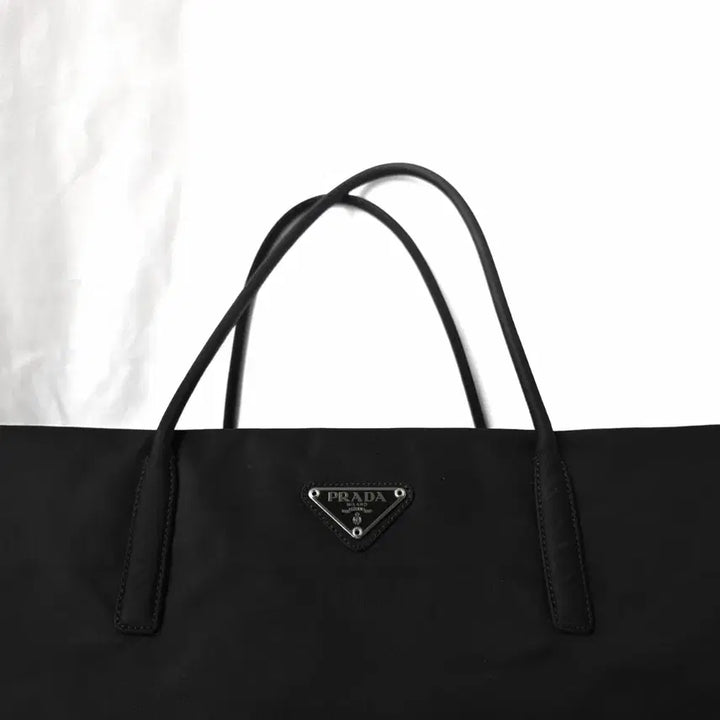 [SOLD OUT] [정품 PRADA] 프라다 직사각 나일론 토트백 여성 서류가방