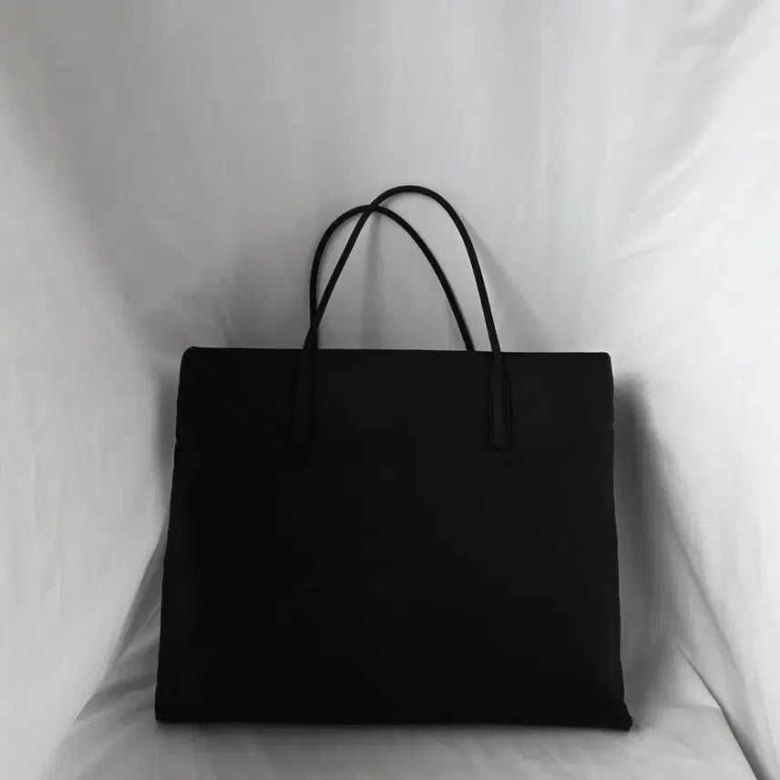 [SOLD OUT] [정품 PRADA] 프라다 직사각 나일론 토트백 여성 서류가방