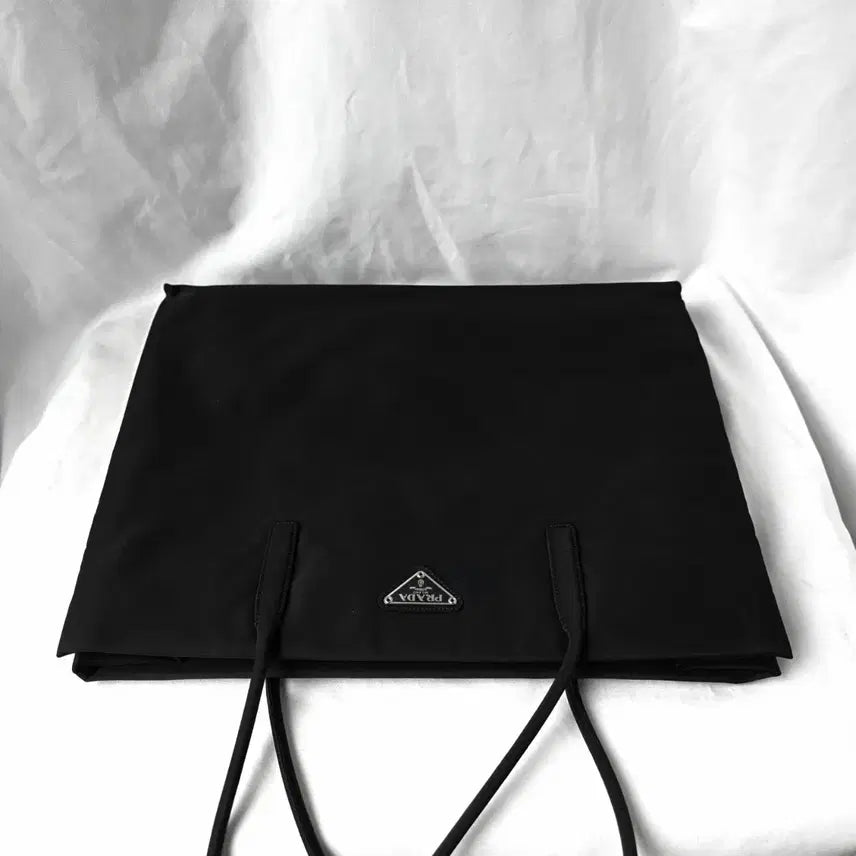 [SOLD OUT] [정품 PRADA] 프라다 직사각 나일론 토트백 여성 서류가방