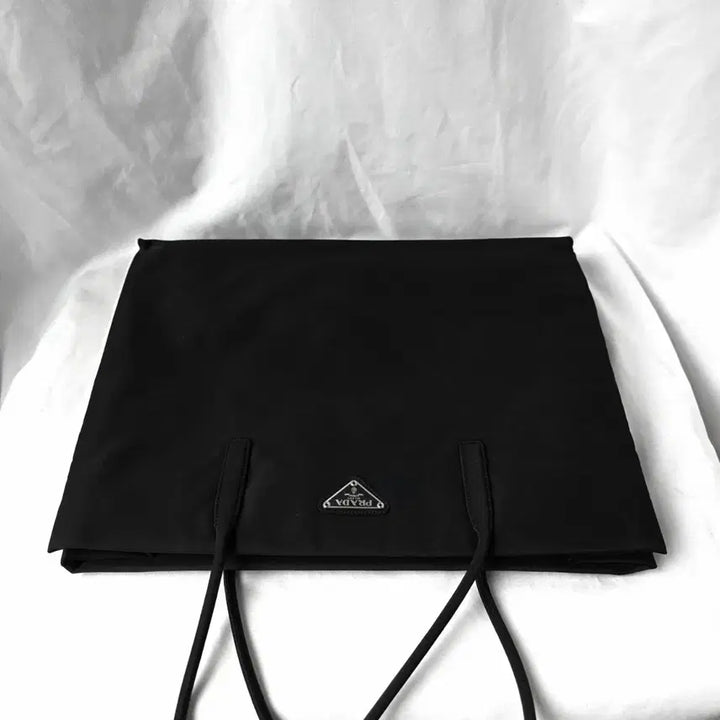 [SOLD OUT] [정품 PRADA] 프라다 직사각 나일론 토트백 여성 서류가방