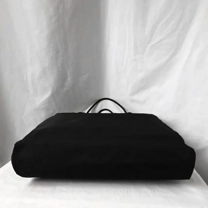 [SOLD OUT] [정품 PRADA] 프라다 직사각 나일론 토트백 여성 서류가방