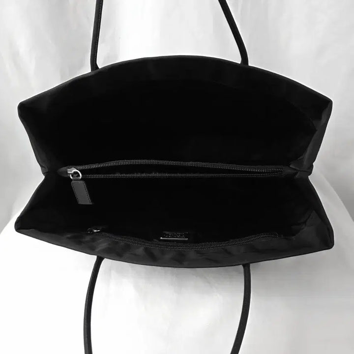 [SOLD OUT] [정품 PRADA] 프라다 직사각 나일론 토트백 여성 서류가방