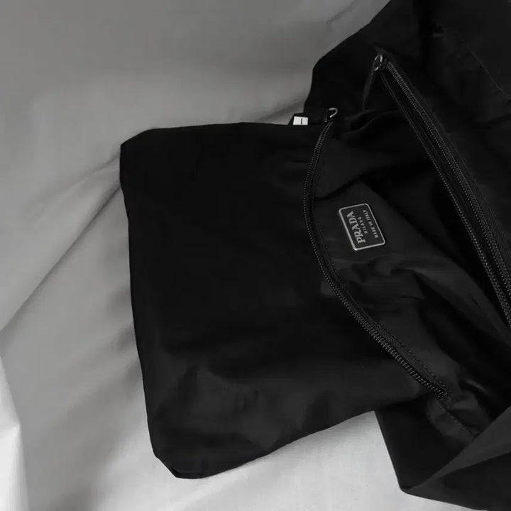 [SOLD OUT] [정품 PRADA] 프라다 직사각 나일론 토트백 여성 서류가방
