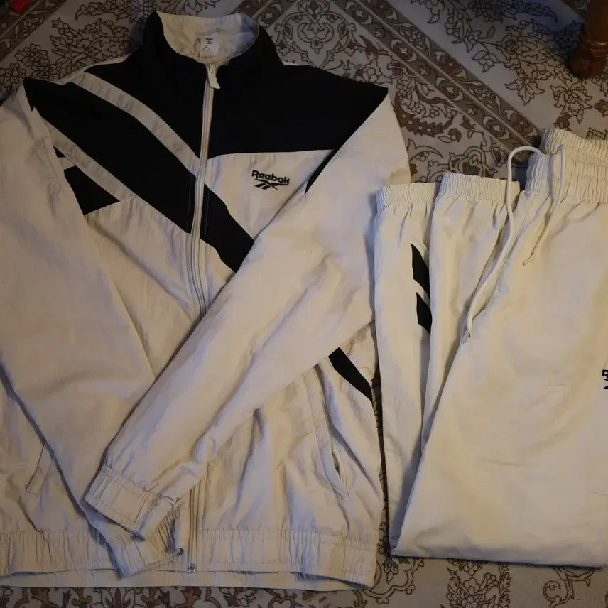 [BUNJANG] Reebok Classic Vector Track Top &amp; Pants Set - White / Reebok 리복 클래식 백터 트랙탑 팬츠 셋업 화이트