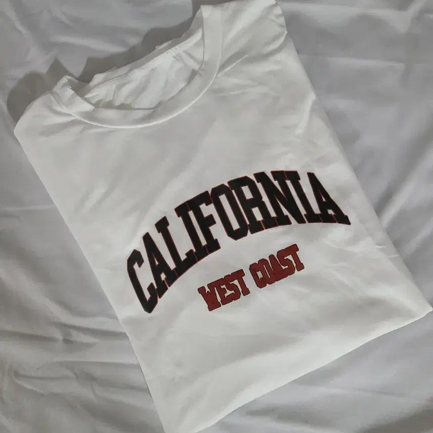 [BUNJANG] White T-Shirt with California Logo / 반팔 티셔츠
