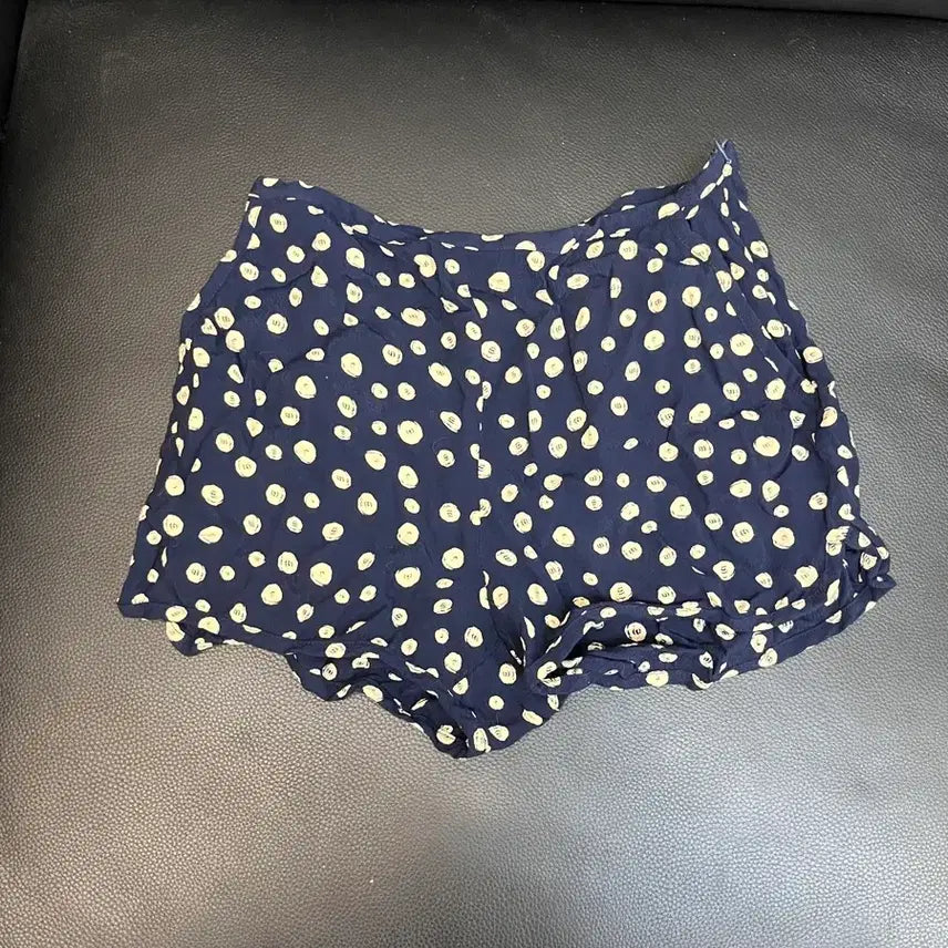 [SOLD OUT] 타이거릴리 네이비 도트무늬 숏바지