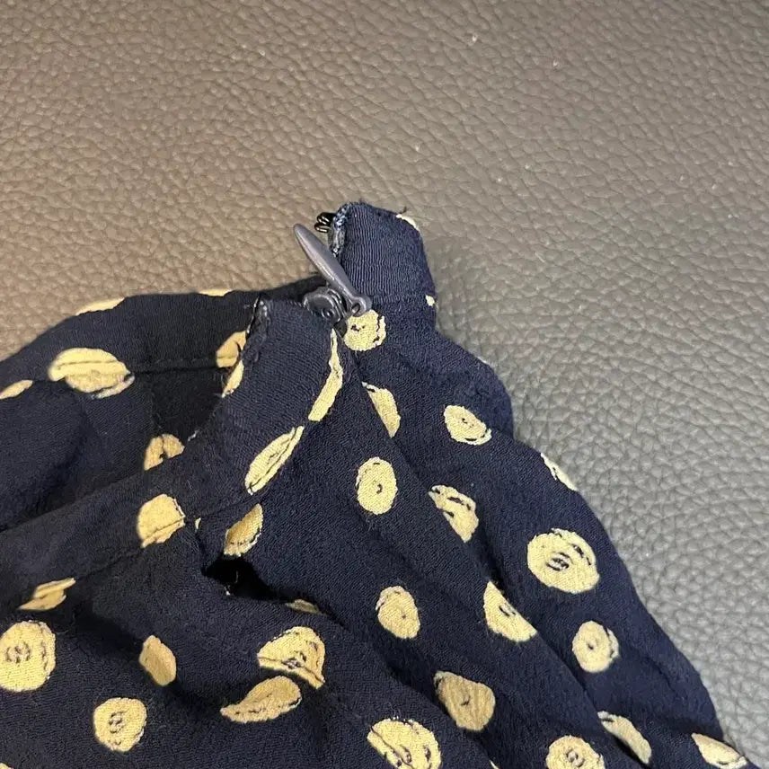 [SOLD OUT] 타이거릴리 네이비 도트무늬 숏바지