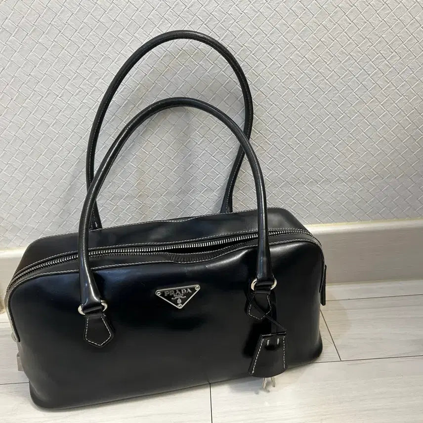 [SOLD OUT] 프라다 빈티지 레더 볼링백 토트백