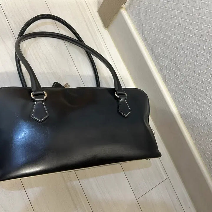 [SOLD OUT] 프라다 빈티지 레더 볼링백 토트백