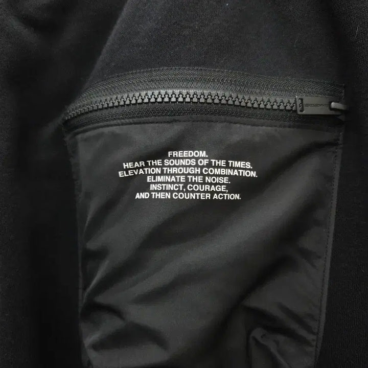 [BUNJANG] GU Undercover Collaboration Limited Edition Sweatshirt and Jogger Pants Set / GU 언더커버 콜라보 한정판 맨투맨 상하의 세트