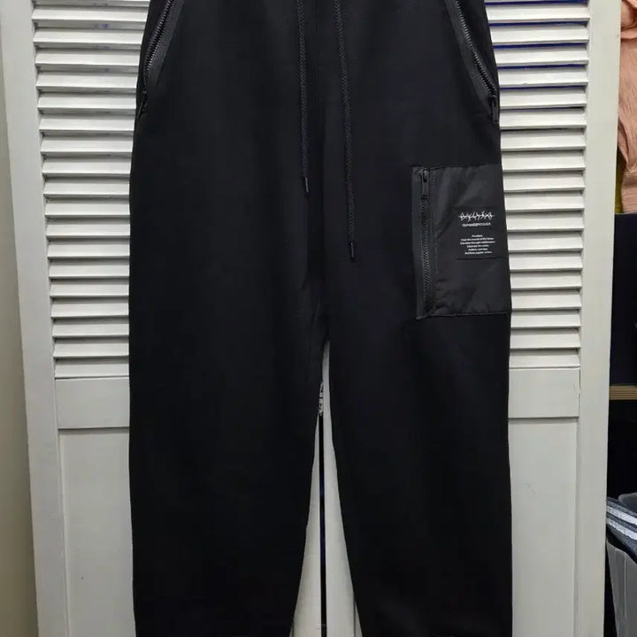 [BUNJANG] GU Undercover Collaboration Limited Edition Sweatshirt and Jogger Pants Set / GU 언더커버 콜라보 한정판 맨투맨 상하의 세트