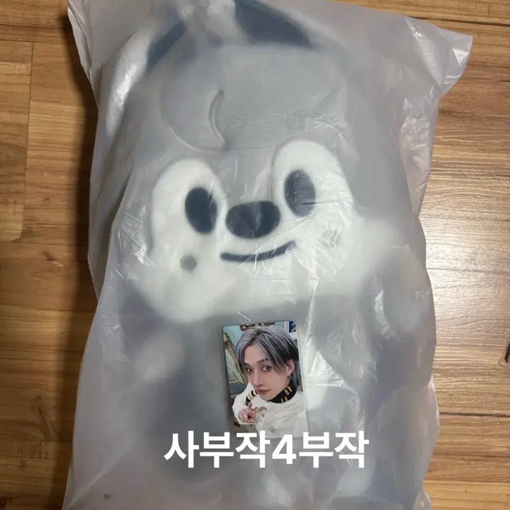 [BUNJANG] Stray Kids Bang Chan Wolfchan Plush Backpack Sealed with Photocard and POB / 스키즈 방찬 울프찬 스키주 플러시 백팩 미개봉 포카 포함+특전 증정