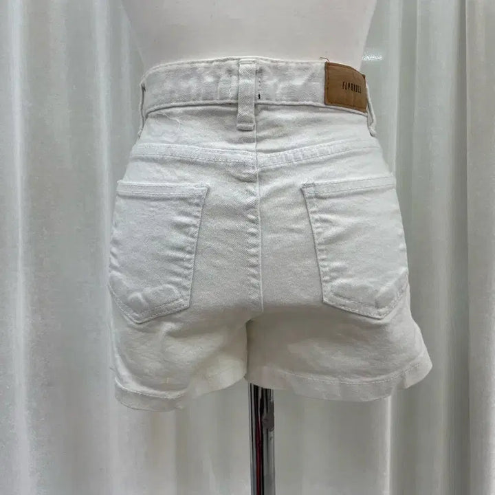 [SOLD OUT] 화이트 데님 반바지