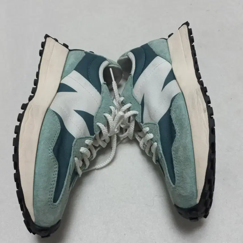 [BUNJANG] New Balance 327 Sneakers Mint 235 / 뉴발란스 327 운동화235
