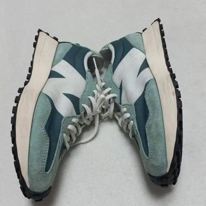 [BUNJANG] New Balance 327 Sneakers Mint 235 / 뉴발란스 327 운동화235