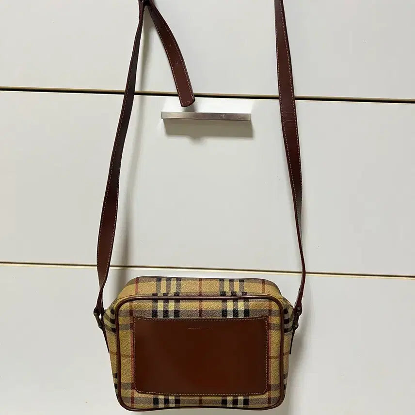 [BUNJANG] 버버리 노바체크 카메라 크로스백 / 버버리 노바체크 카메라 크로스백