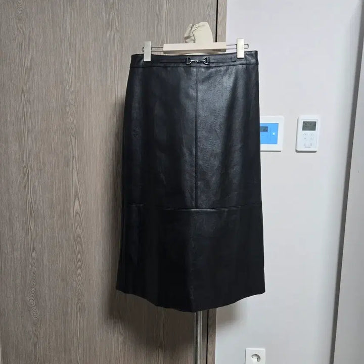 [BUNJANG] IT MICHAA Black Faux Leather A-Line Midi Long Skirt / 잇미샤 블랙 인조레더 A라인미디 롱 스커트