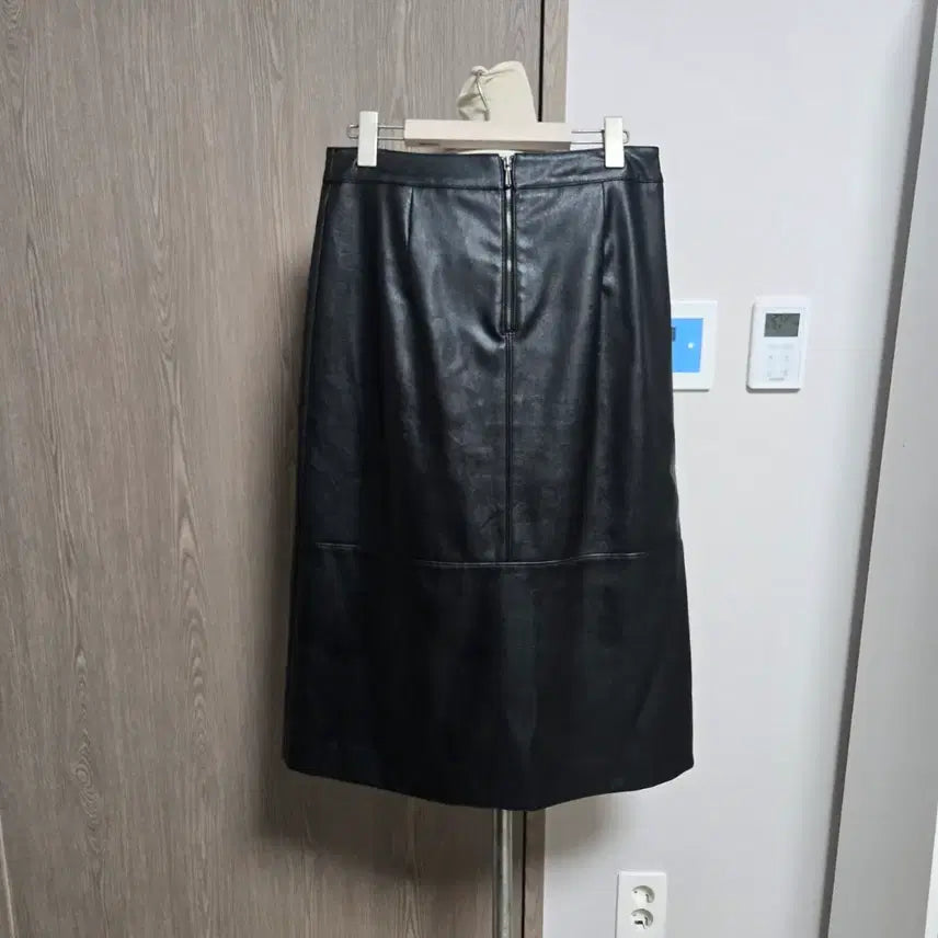 [BUNJANG] IT MICHAA Black Faux Leather A-Line Midi Long Skirt / 잇미샤 블랙 인조레더 A라인미디 롱 스커트