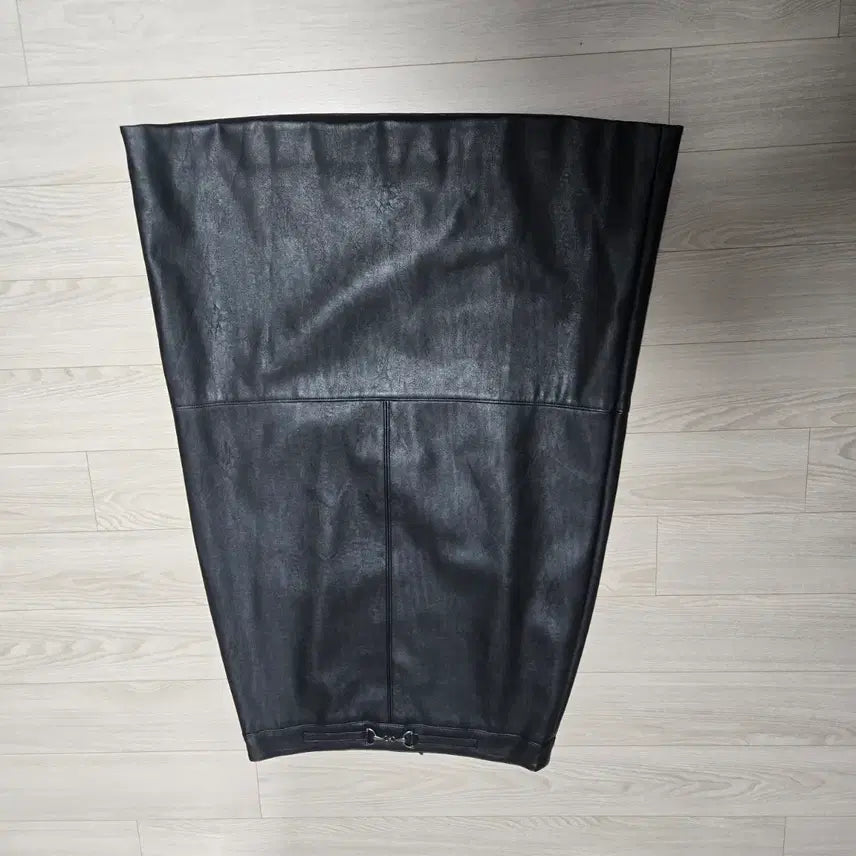 [BUNJANG] IT MICHAA Black Faux Leather A-Line Midi Long Skirt / 잇미샤 블랙 인조레더 A라인미디 롱 스커트