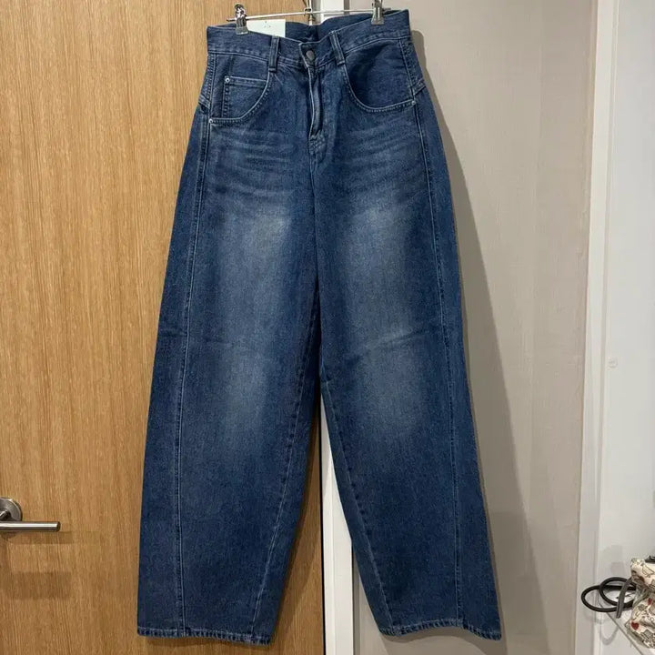 [SOLD OUT] 커브드 팬츠 새상품 미듐