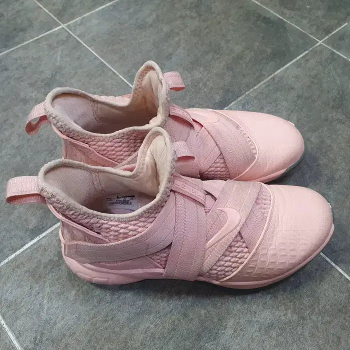 [BUNJANG] Nike LeBron Soldier 12 Soft Pink Basketball Shoes / 나이키 Nike 르브론 솔져 12 연분홍 AO 4054-900(260)
