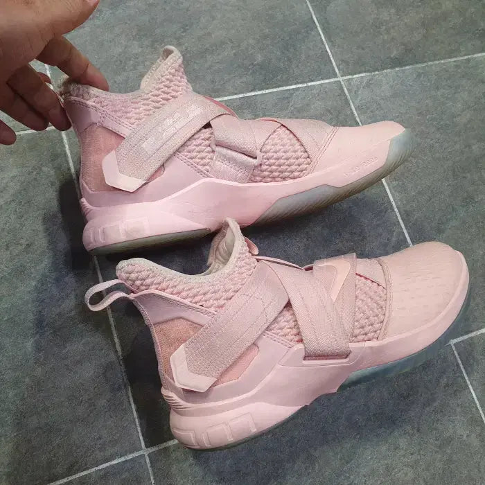 [BUNJANG] Nike LeBron Soldier 12 Soft Pink Basketball Shoes / 나이키 Nike 르브론 솔져 12 연분홍 AO 4054-900(260)