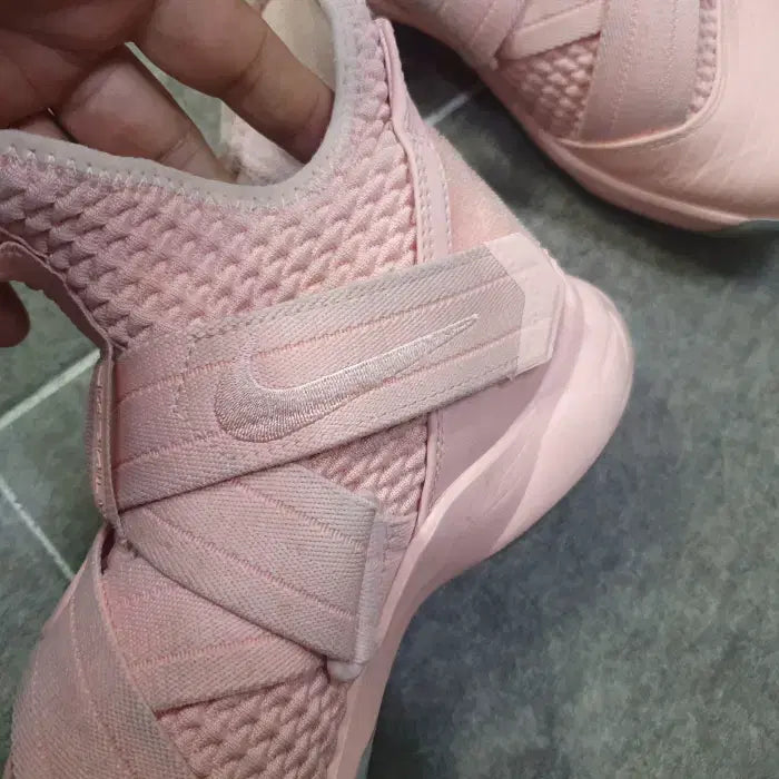 [BUNJANG] Nike LeBron Soldier 12 Soft Pink Basketball Shoes / 나이키 Nike 르브론 솔져 12 연분홍 AO 4054-900(260)