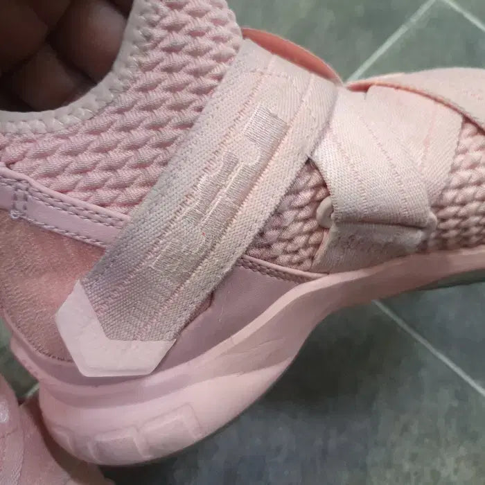 [BUNJANG] Nike LeBron Soldier 12 Soft Pink Basketball Shoes / 나이키 Nike 르브론 솔져 12 연분홍 AO 4054-900(260)