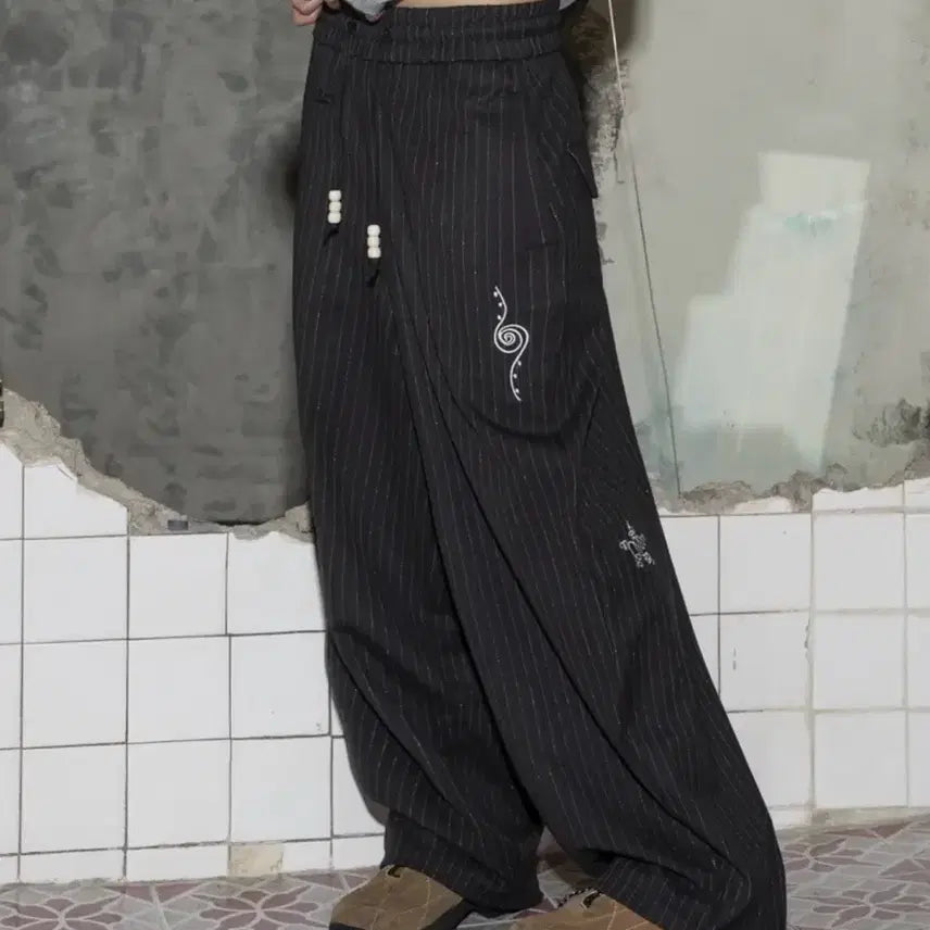 [BUNJANG] Lunakihhu Shooting Star Stripe Balloon Pants / 루나키후 슈팅 스타 스트라이프 벌룬 팬츠