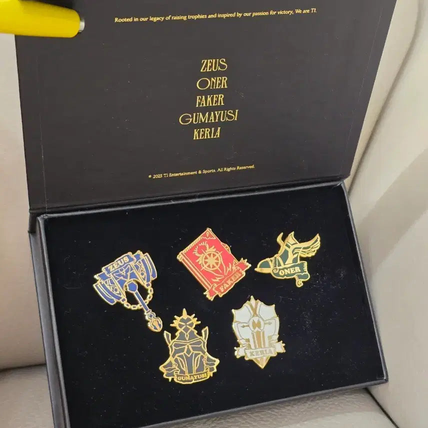 [BUNJANG] T1 Worlds Edition Badge Set / 2023 t1 월즈 에디션 뱃지 세트