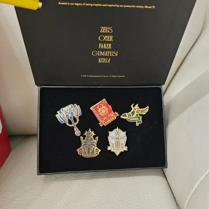 [BUNJANG] T1 Worlds Edition Badge Set / 2023 t1 월즈 에디션 뱃지 세트
