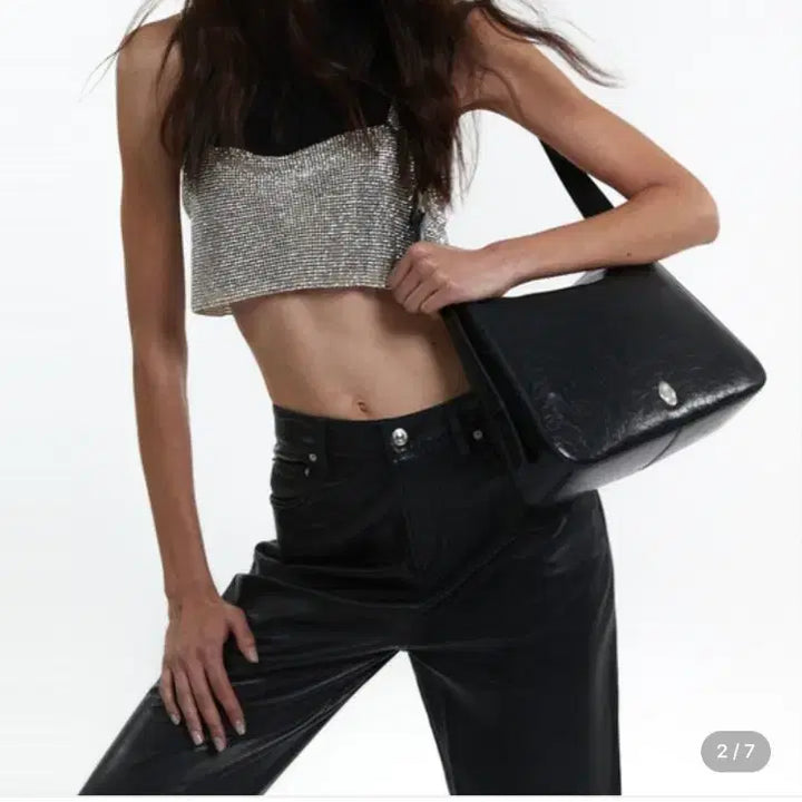 [BUNJANG] OSTKAKA Knut Triangle Shoulder Bag Black / 오스트카카 OSTKAKA 크누트 트라이앵글 숄더백 블랙