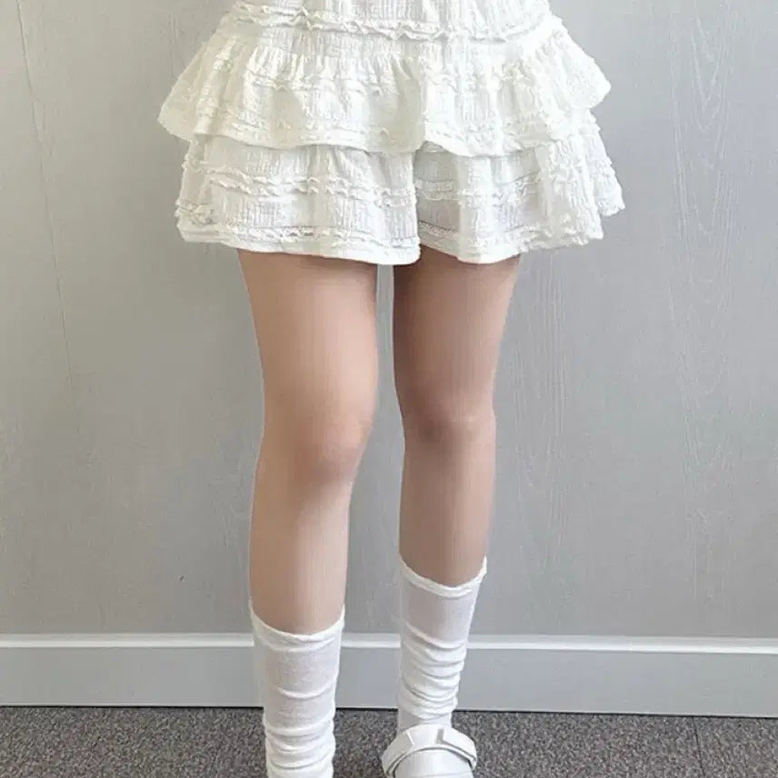 [SOLD OUT] 무료배송. 새상품. 에이블리 화이트 캉캉 프릴 셔링 숏 미니스커트