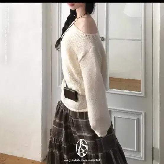[BUNJANG] Ably Ivory Off-Shoulder Knit Sweater / 에이블리아이보리 오프숄더 니트 스웨터