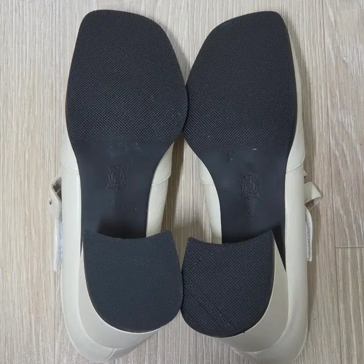[SOLD OUT] 여성구두 235 새상품