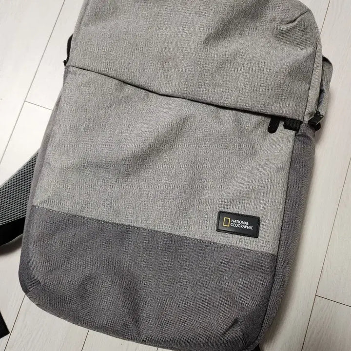 [BUNJANG] National Geographic Day Pack Laptop Backpack / 내셔널지오그래픽 DAY PACK 데이팩 노트북 백팩사용감 거의 없어요