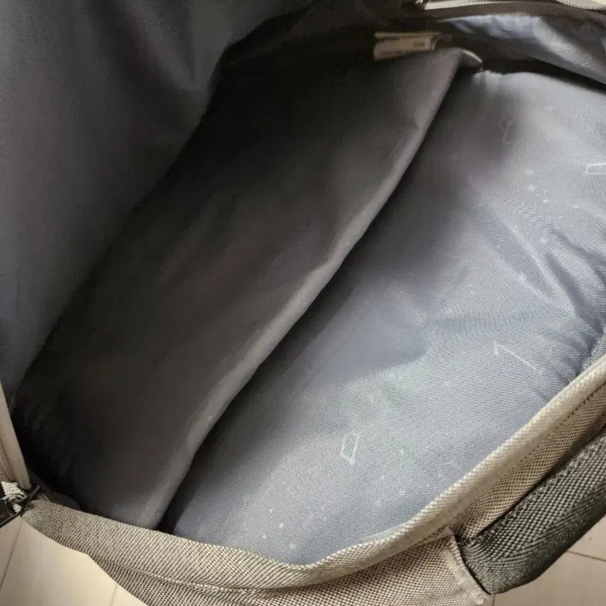 [BUNJANG] National Geographic Day Pack Laptop Backpack / 내셔널지오그래픽 DAY PACK 데이팩 노트북 백팩사용감 거의 없어요